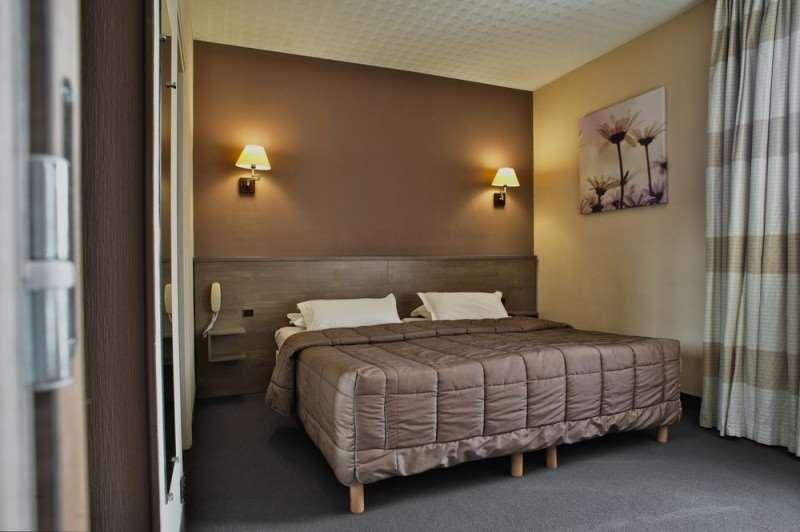 Brit Hotel Le Surcouf Сен-Мало Номер фото